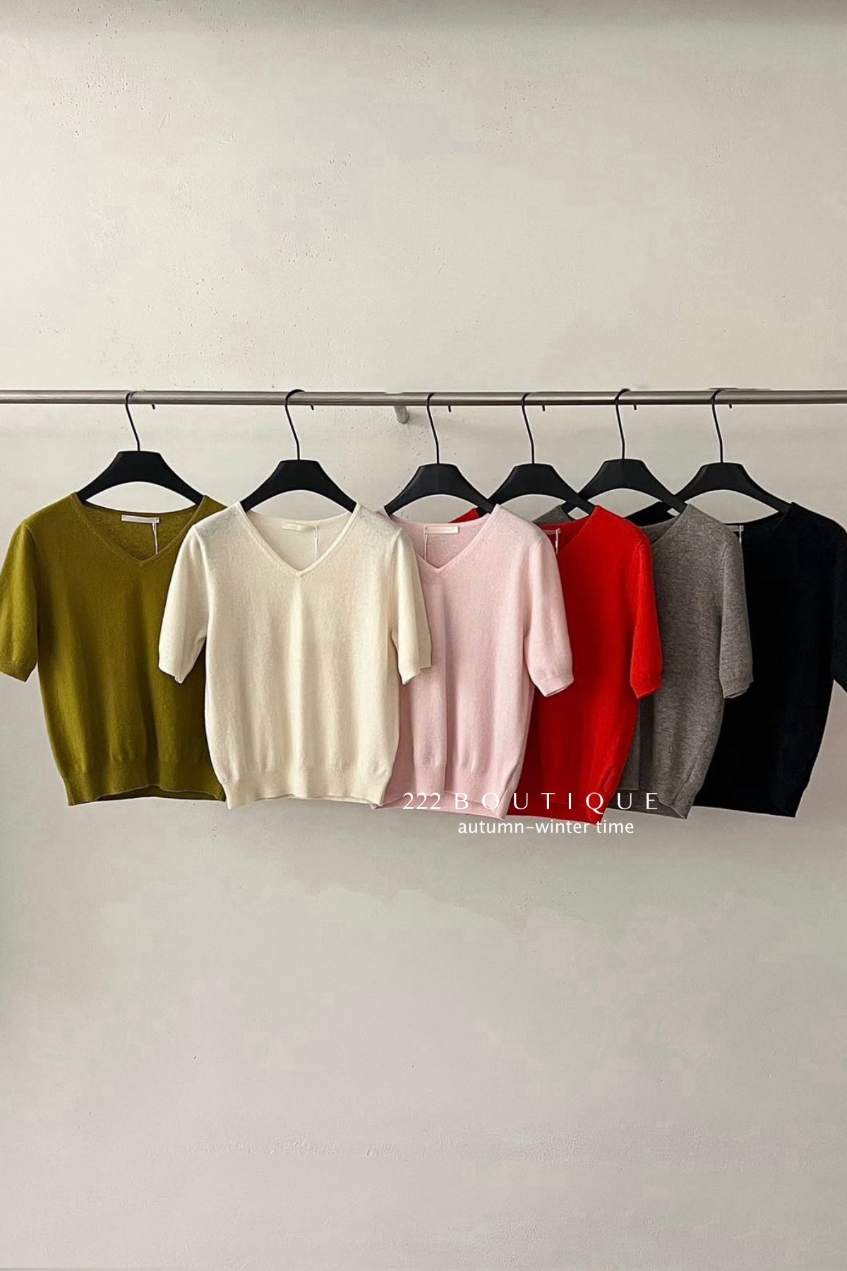 17a94 Short-sleeve cashmere V-neck sweater