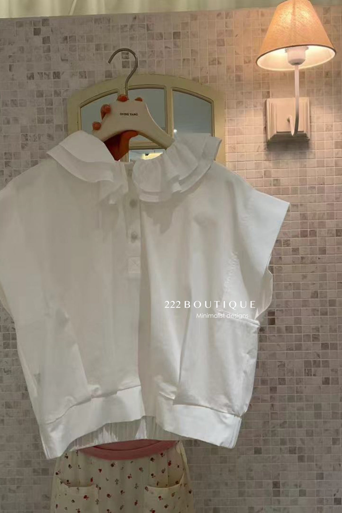 15a84 Ruffled collar blouse – crisp white