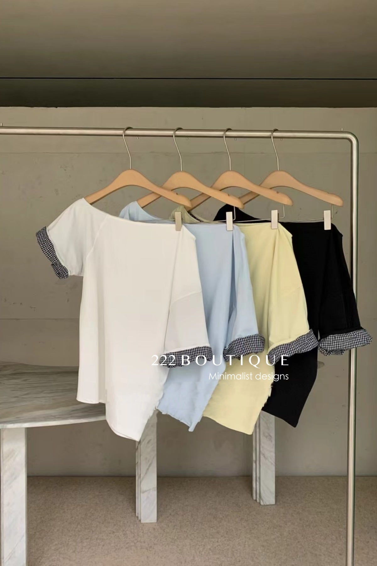 12a52 Asymmetrical gingham-sleeve set – pastel tones