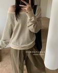 17a12 Off-shoulder Mongtoghi knit