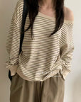 17a12 Off-shoulder Mongtoghi knit