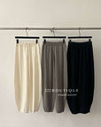 17q13 Cashmere knit trousers