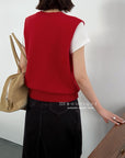 17a35 Basic cashmere knit vest with chest lettering