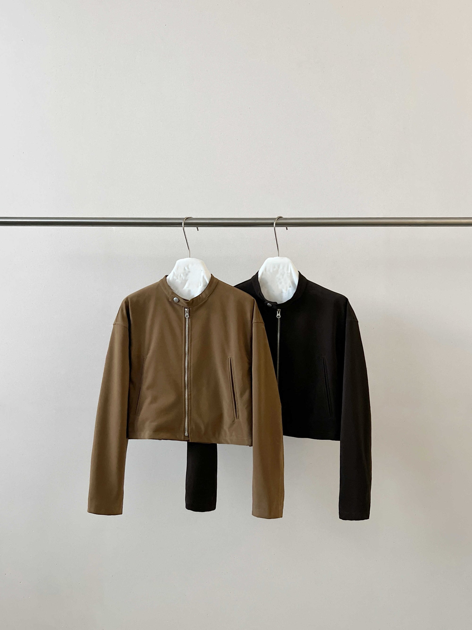 17a22 Short leather jacket with stand collar