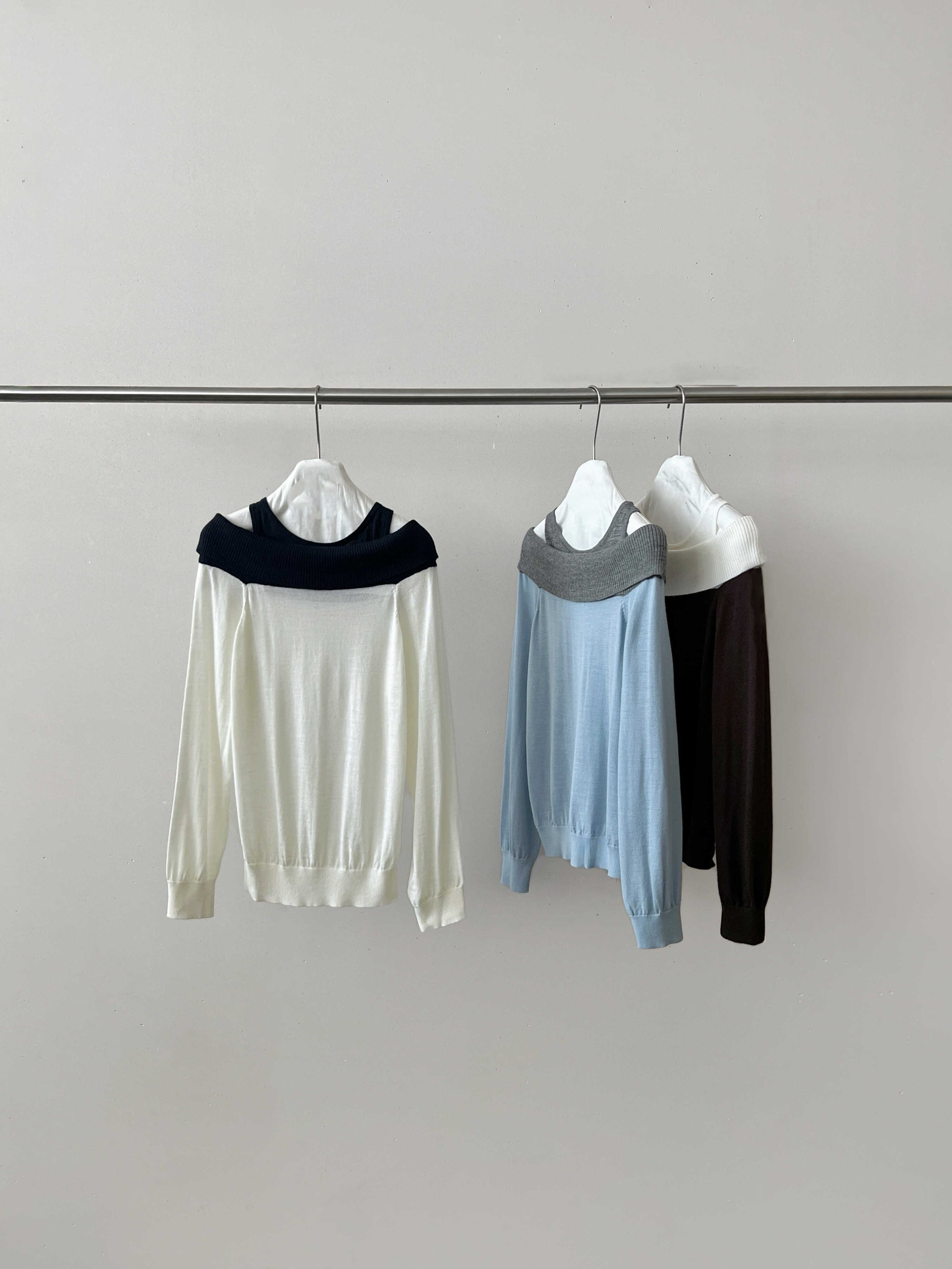 17A28 Off-shoulder Mongtoghi cashmere top with button detail
