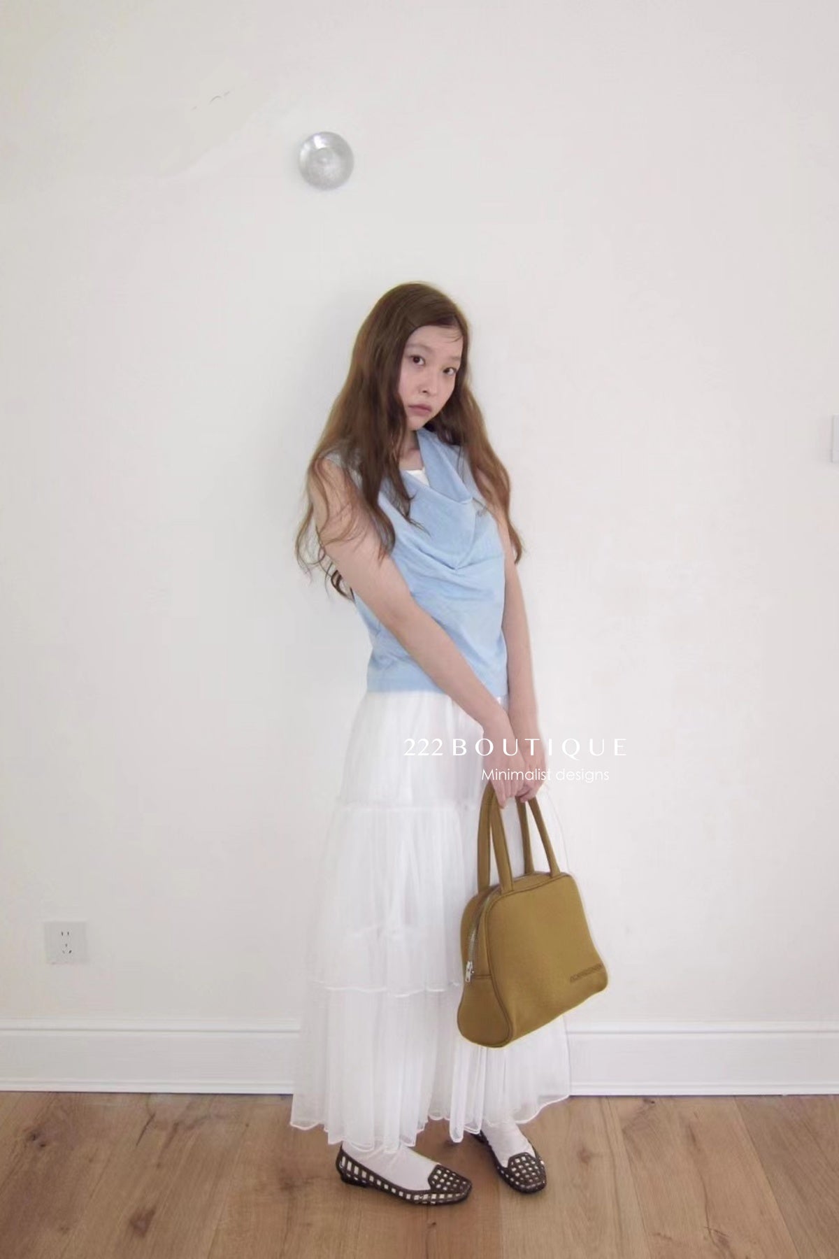 15a71 Draped-neck sleeveless top – soft texture, clean drape