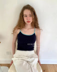 15a72 Contrast-trim cami top – fresh & playful