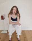 15a72 Contrast-trim cami top – fresh & playful