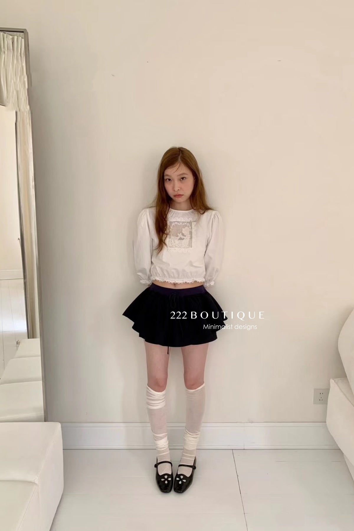15a73 Lace-embroidered cropped blouse – retro charm