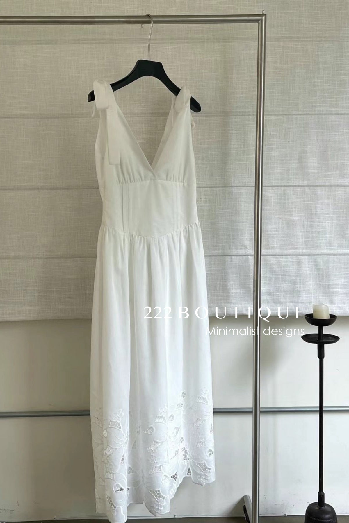 15v29 Embroidered ribbon-strap dress – soft white