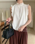 16a23 Sleeveless cotton top with lace trim