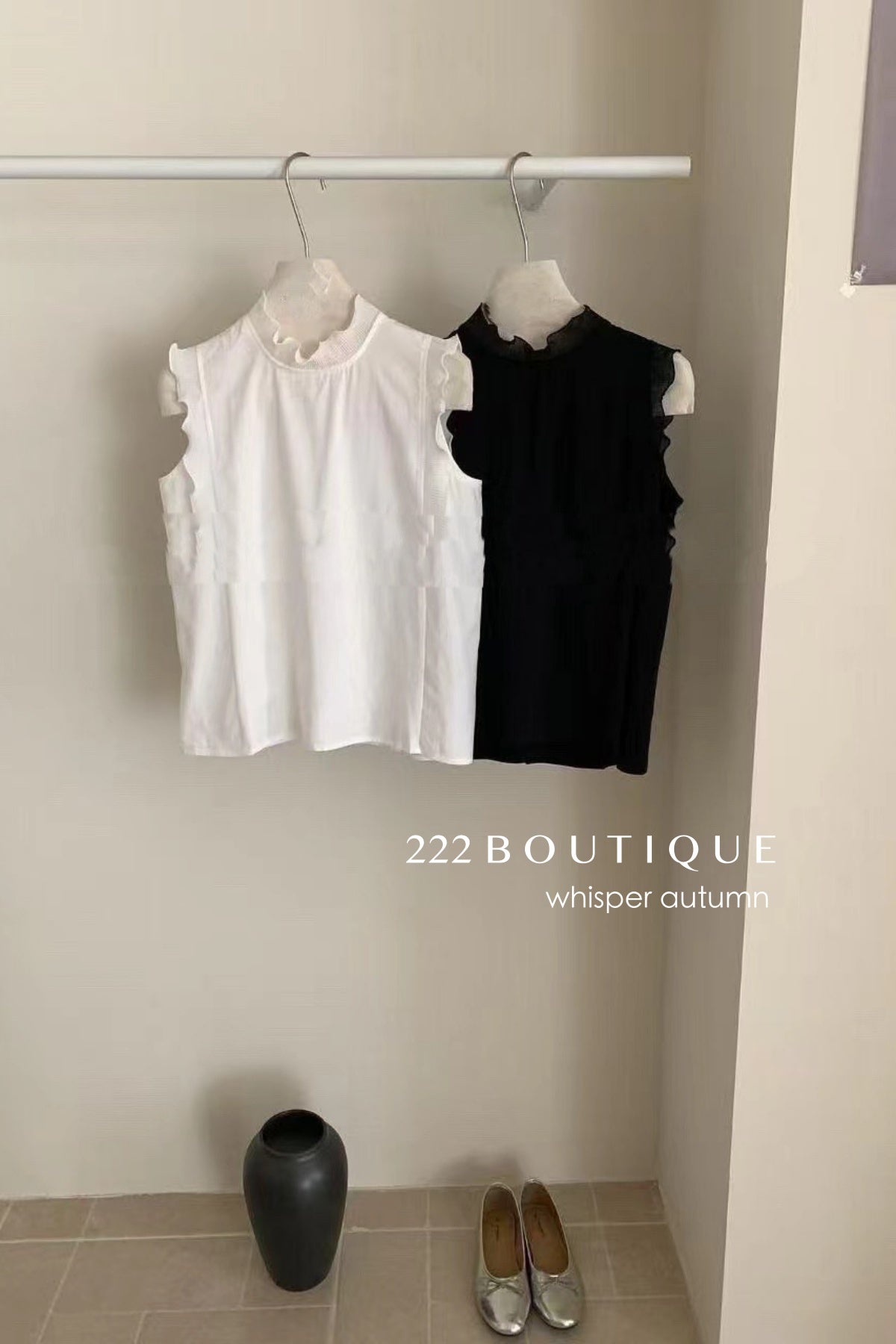 16a23 Sleeveless cotton top with lace trim