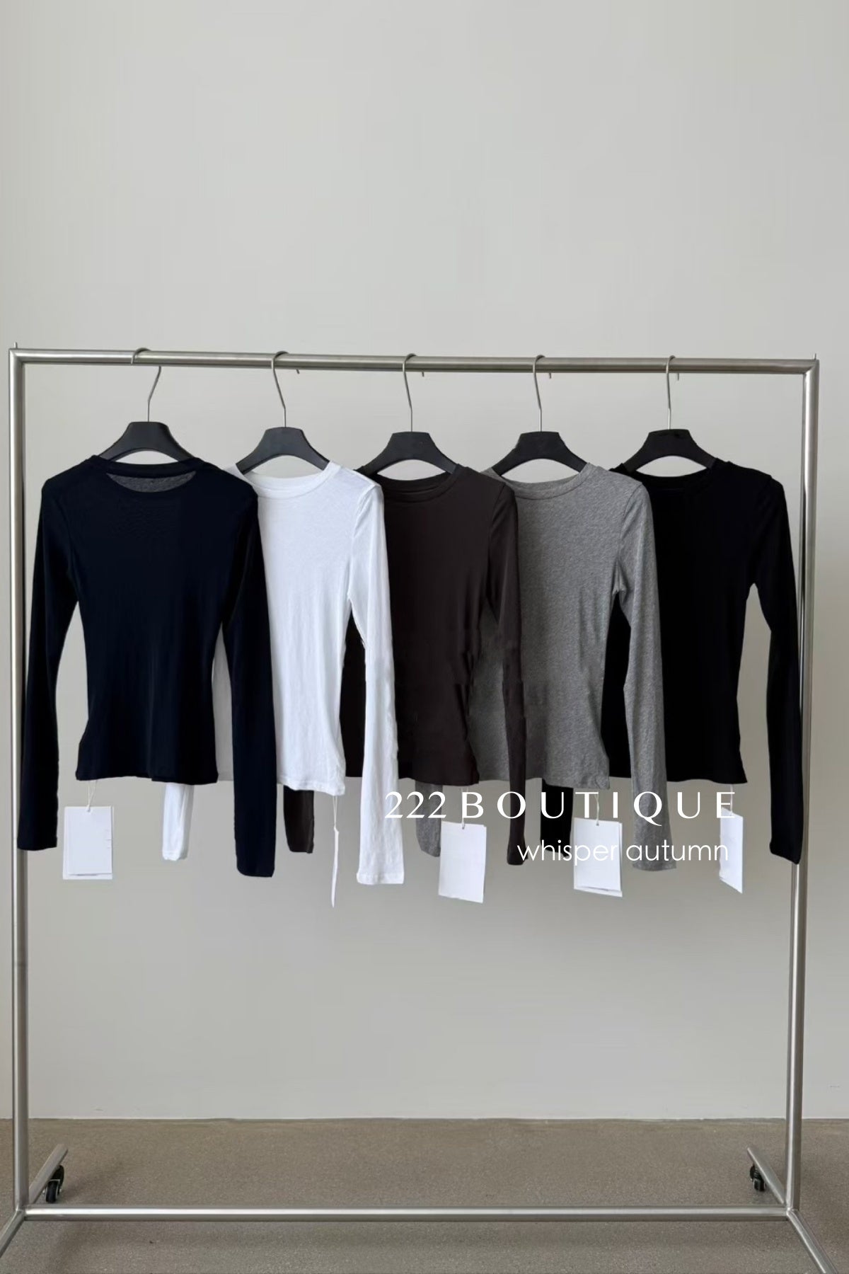 16a26 Fitted cotton long-sleeve top