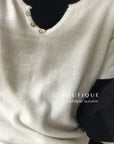 16a41 Basic short-sleeve Mongtoghi top with soft V-neck