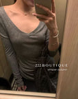 16a53 Lightweight V-neck long-sleeve tee