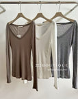 16a53 Lightweight V-neck long-sleeve tee