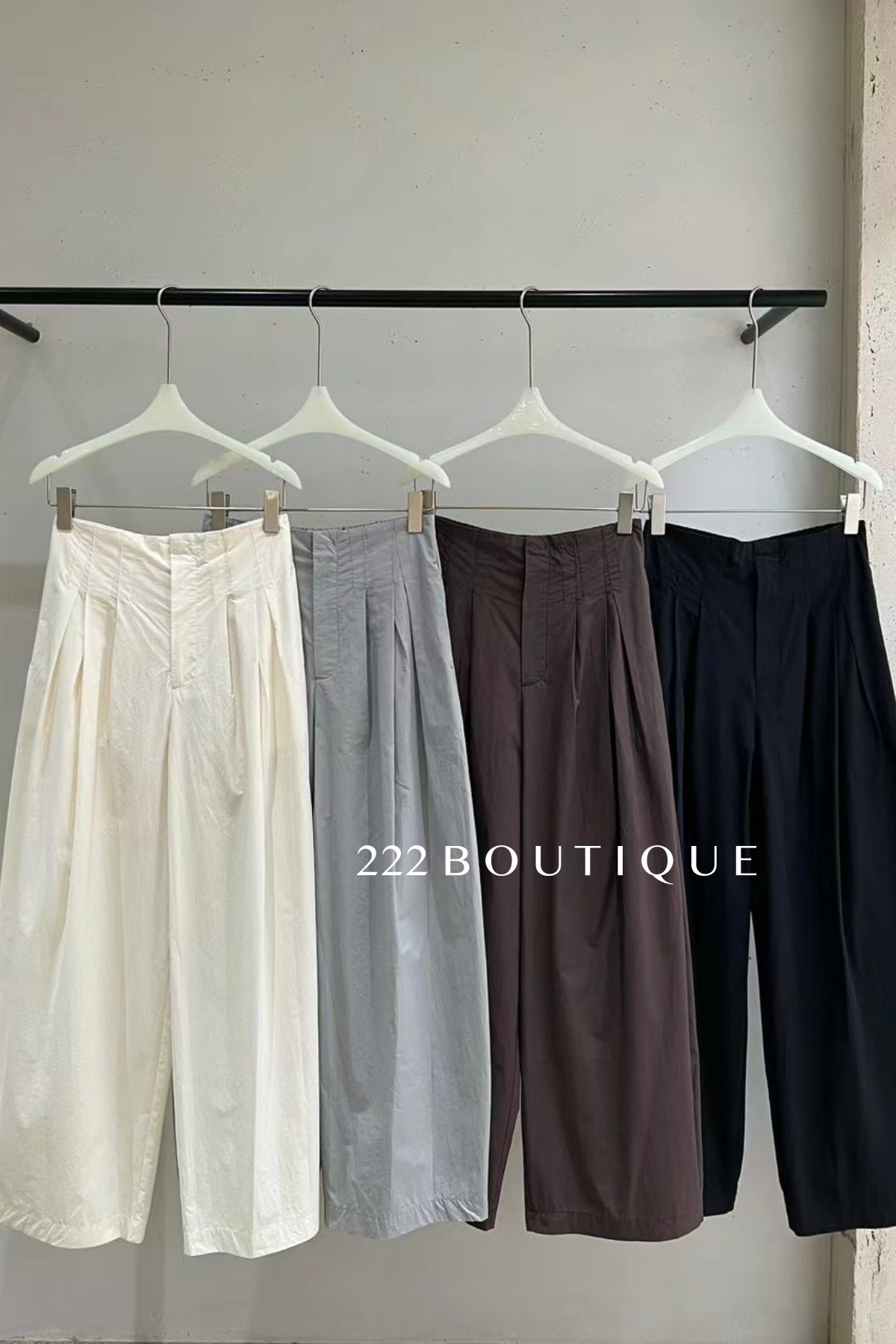 15q8 Pleated high-waist trousers – crisp, roomy, structured