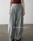 15q8 Pleated high-waist trousers – crisp, roomy, structured
