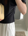 14a7 Round-neck blouse with side-gathered waist
