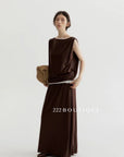 15v1 Draped-back maxi dress – fluid and refined