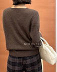 18a33 V-neck cashmere sweater