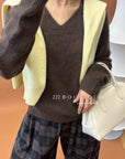 18a33 V-neck cashmere sweater