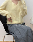 18a33 V-neck cashmere sweater