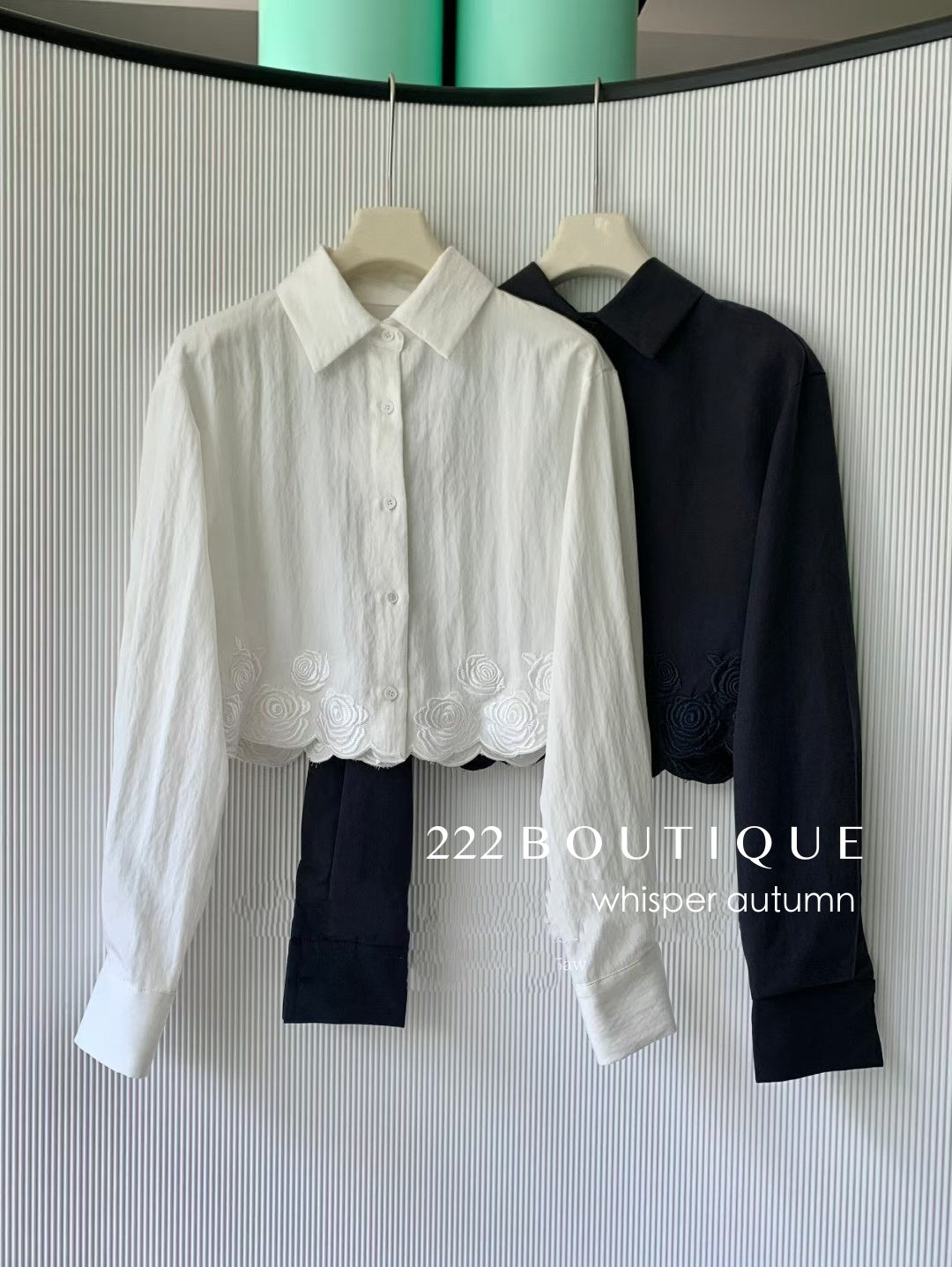 16a74 Cropped floral-hem cotton shirt