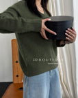 18a33 V-neck cashmere sweater