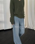 18a33 V-neck cashmere sweater