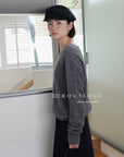 18a33 V-neck cashmere sweater