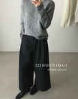 16Q15 Straight-leg khaki trousers with belt