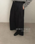 16Q15 Straight-leg khaki trousers with belt