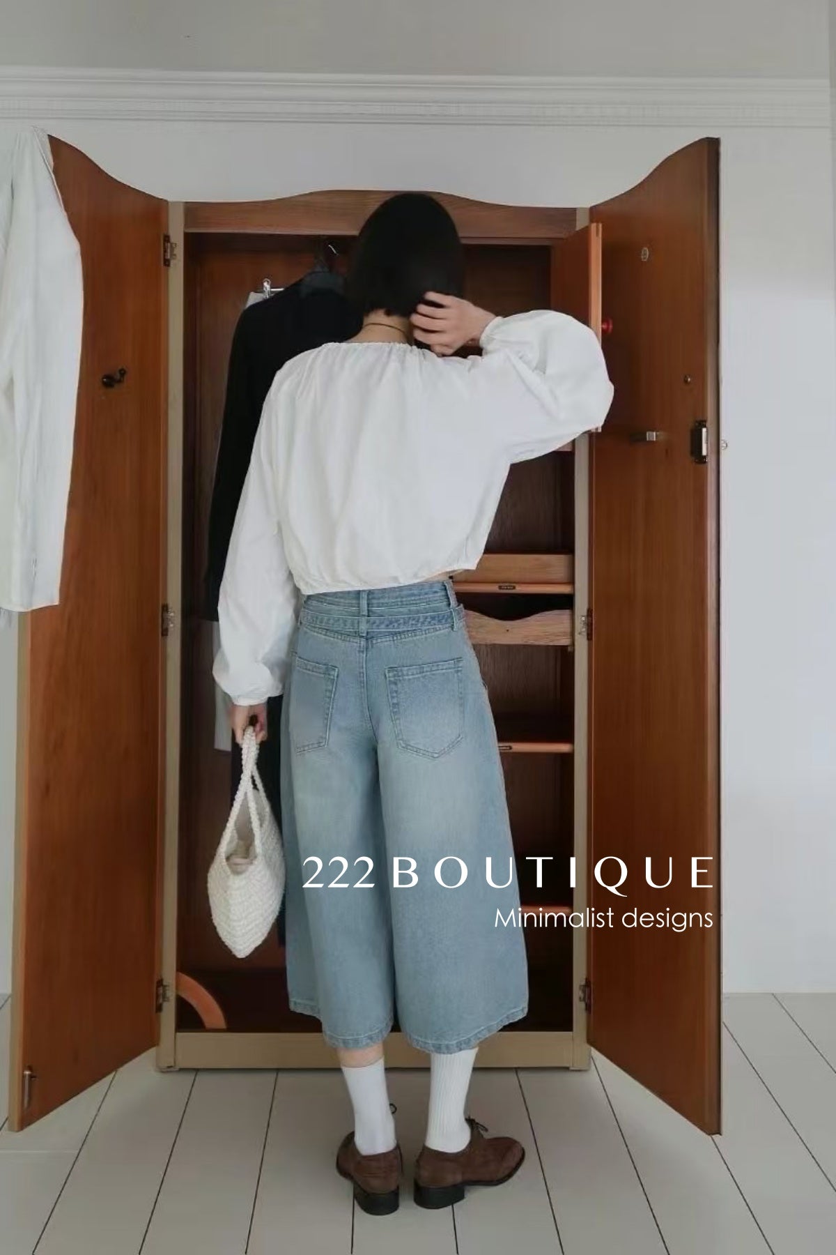 12Q56 Cropped Denim Jeans for Summer