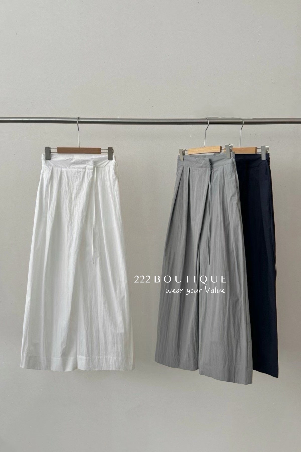 13q25 Long wide-leg pants with front overlay