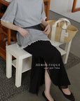13a66 Graphic tee with ruffled hem
