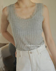 13a67 Lace-trimmed sleeveless blouse