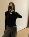 17a5 Long-sleeve knit top with lace trim