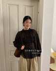 17a7 Silk blouse with lace sleeve details