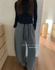 19q41 Elastic-waist straight wool trousers