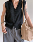 20a34 V-neck wool vest