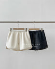 19q26 Fur shorts