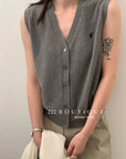 20a34 V-neck wool vest