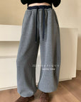 19q41 Elastic-waist straight wool trousers