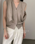 20a34 V-neck wool vest