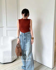 sleeveless top