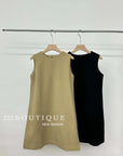 sleeveless dress