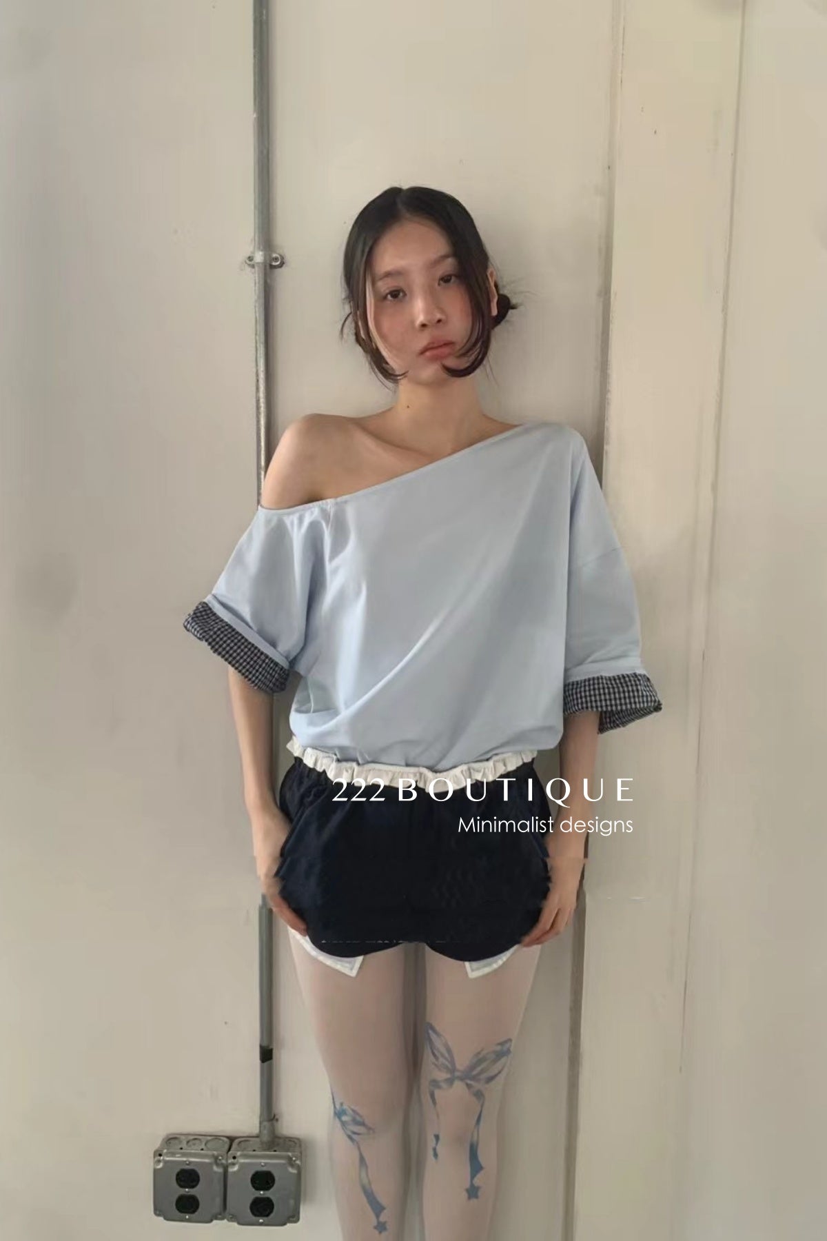 12a52 Asymmetrical gingham-sleeve set – pastel tones