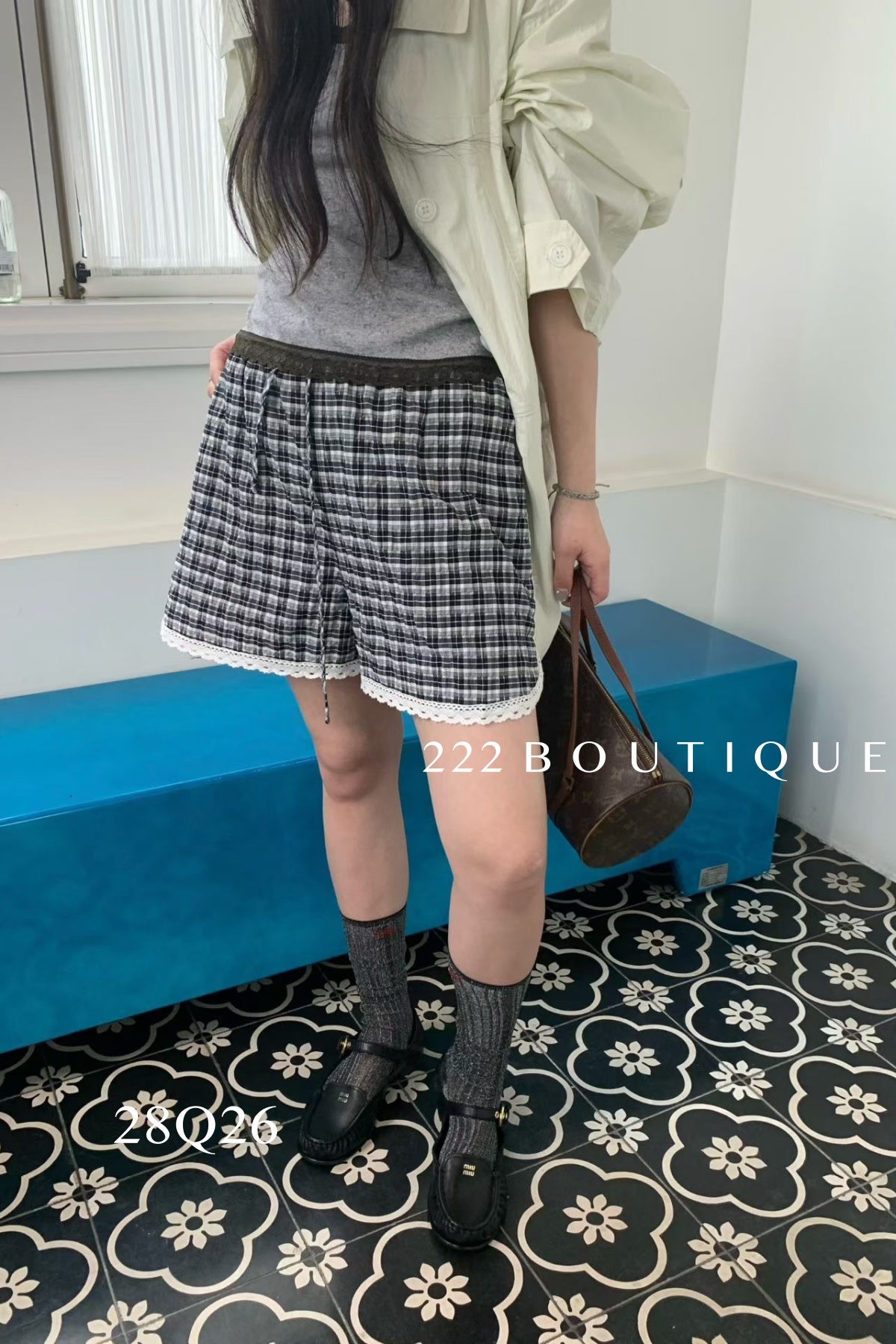28q26- PLAID LACE SHORTS