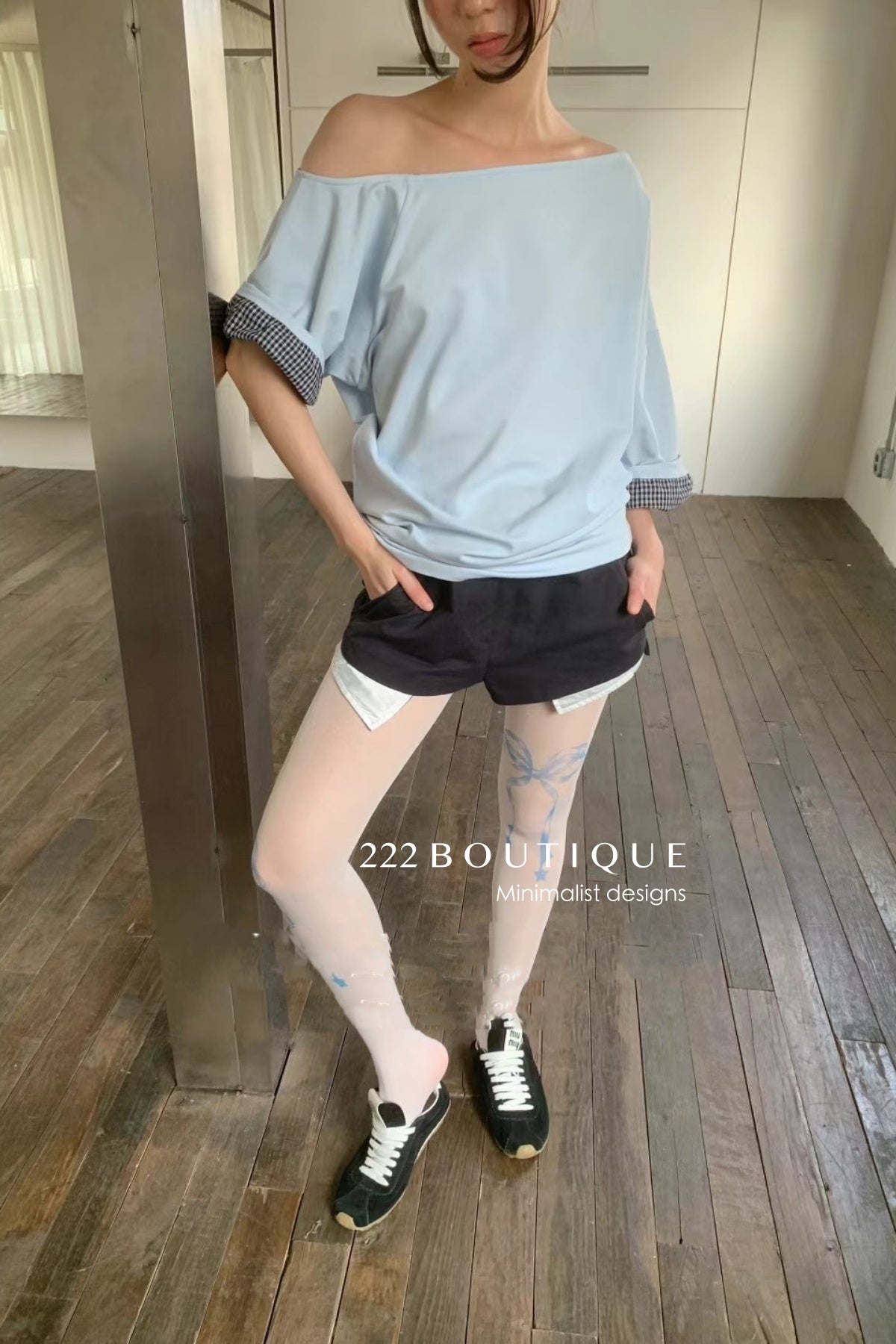 12a52 Asymmetrical gingham-sleeve set – pastel tones
